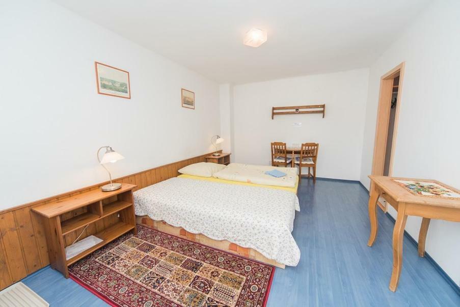 Pension U Kostela Cesky Brod Exterior foto