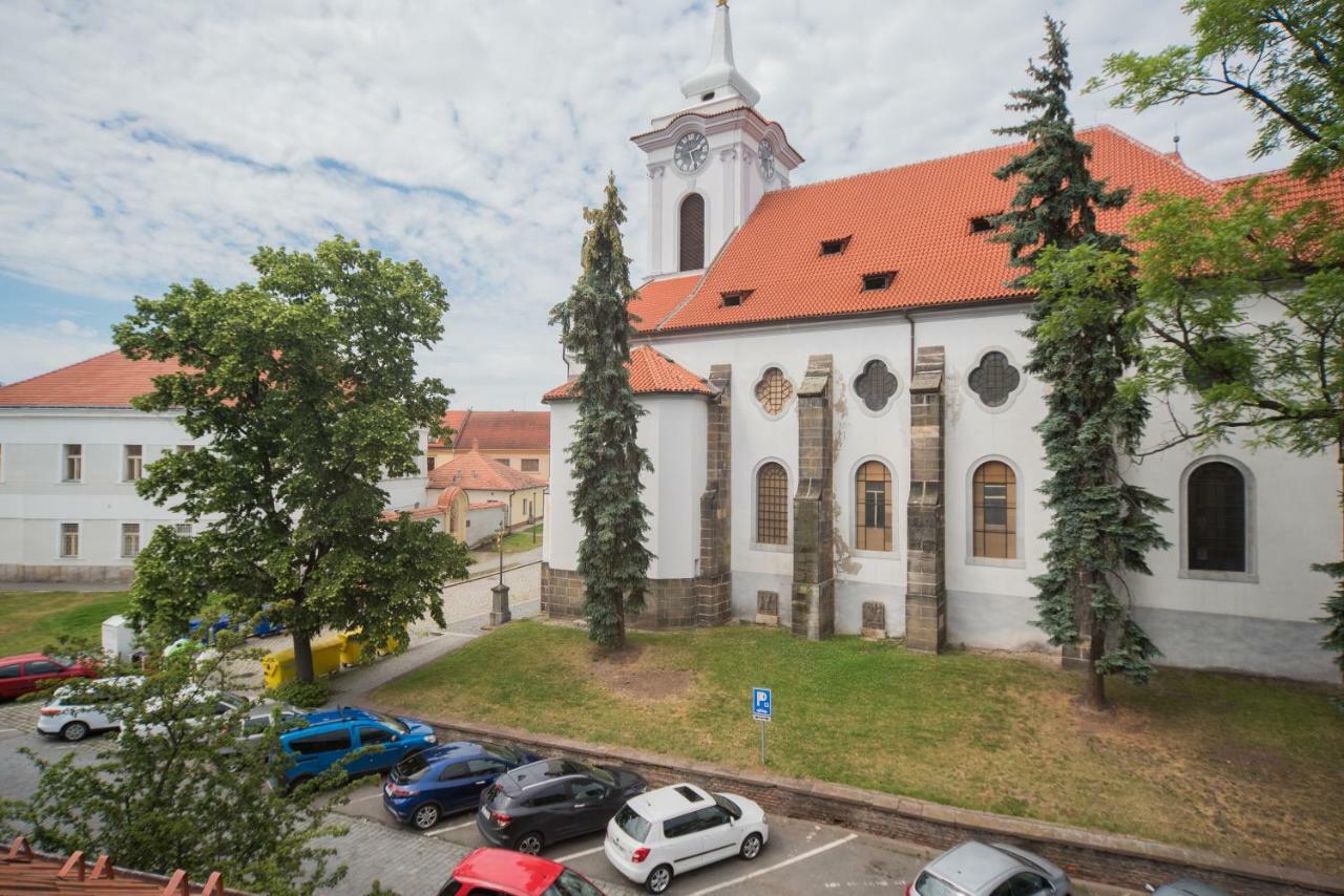 Pension U Kostela Cesky Brod Exterior foto