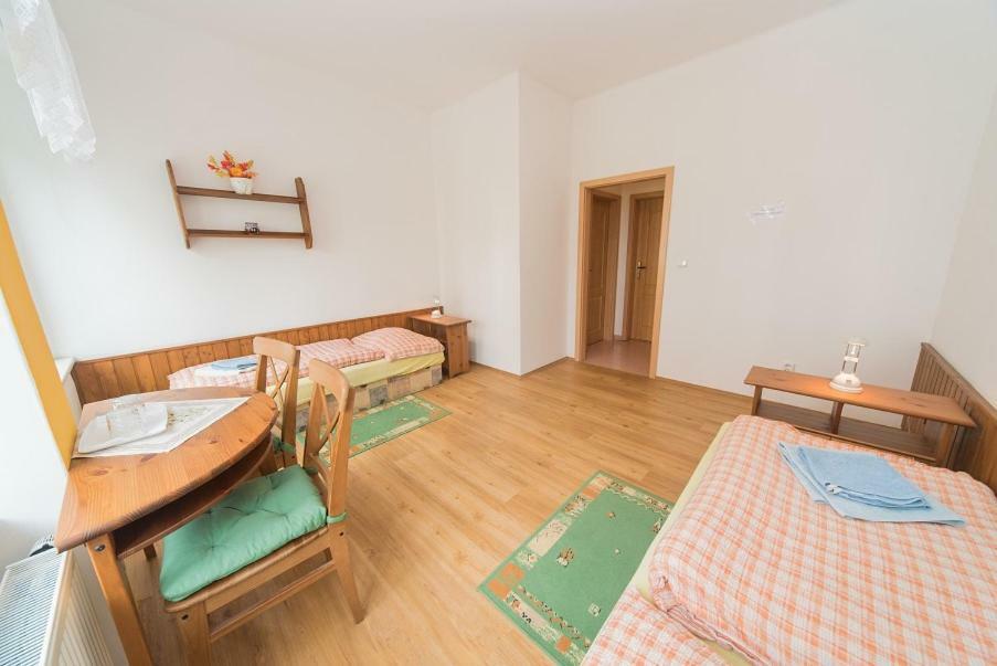 Pension U Kostela Cesky Brod Exterior foto