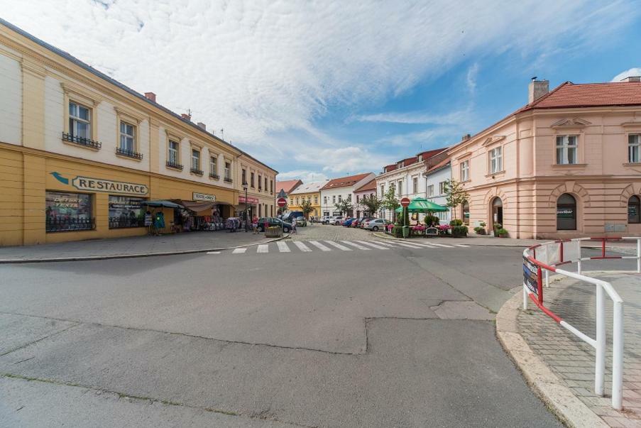 Pension U Kostela Cesky Brod Exterior foto