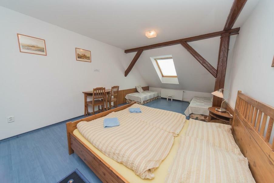Pension U Kostela Cesky Brod Exterior foto