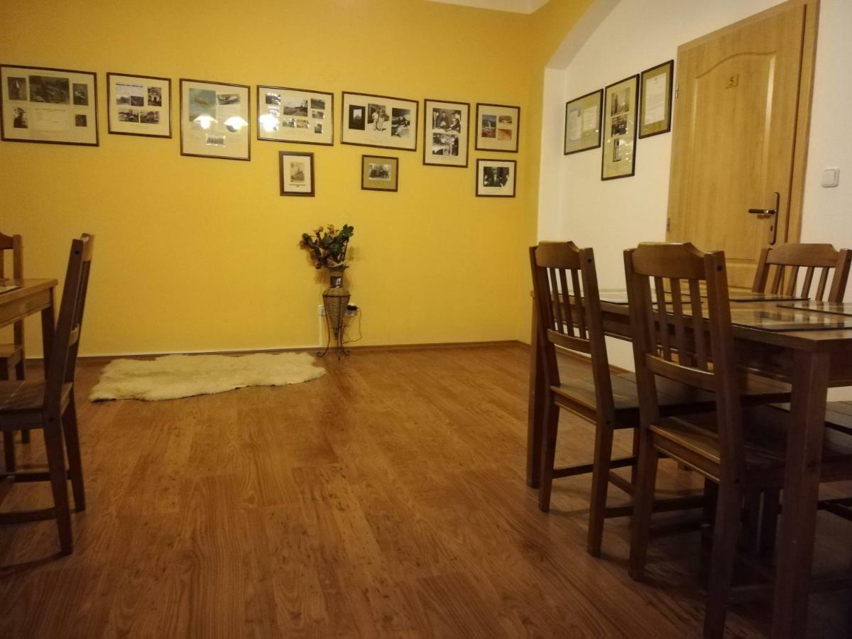 Pension U Kostela Cesky Brod Exterior foto