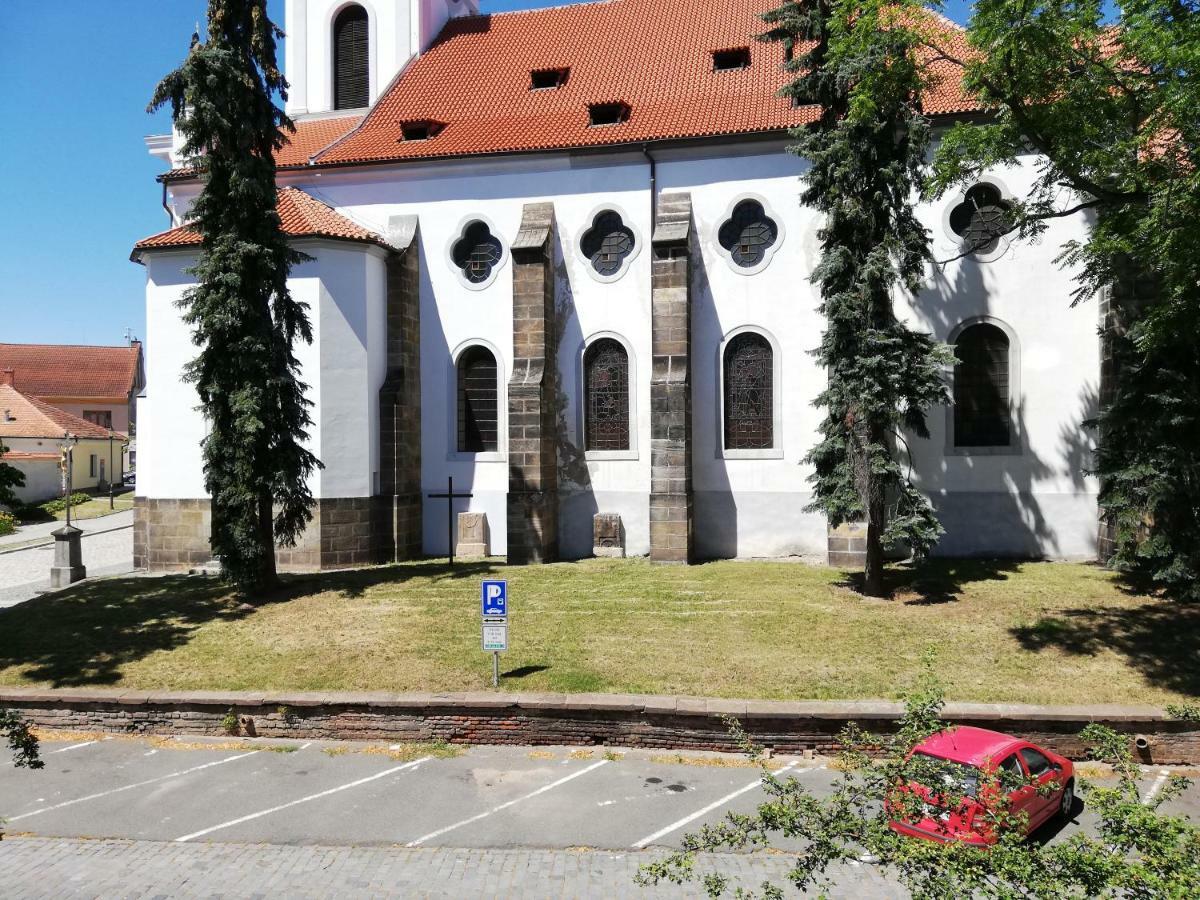 Pension U Kostela Cesky Brod Exterior foto