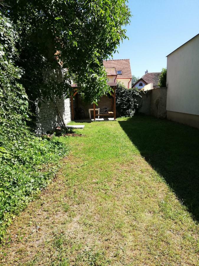 Pension U Kostela Cesky Brod Exterior foto
