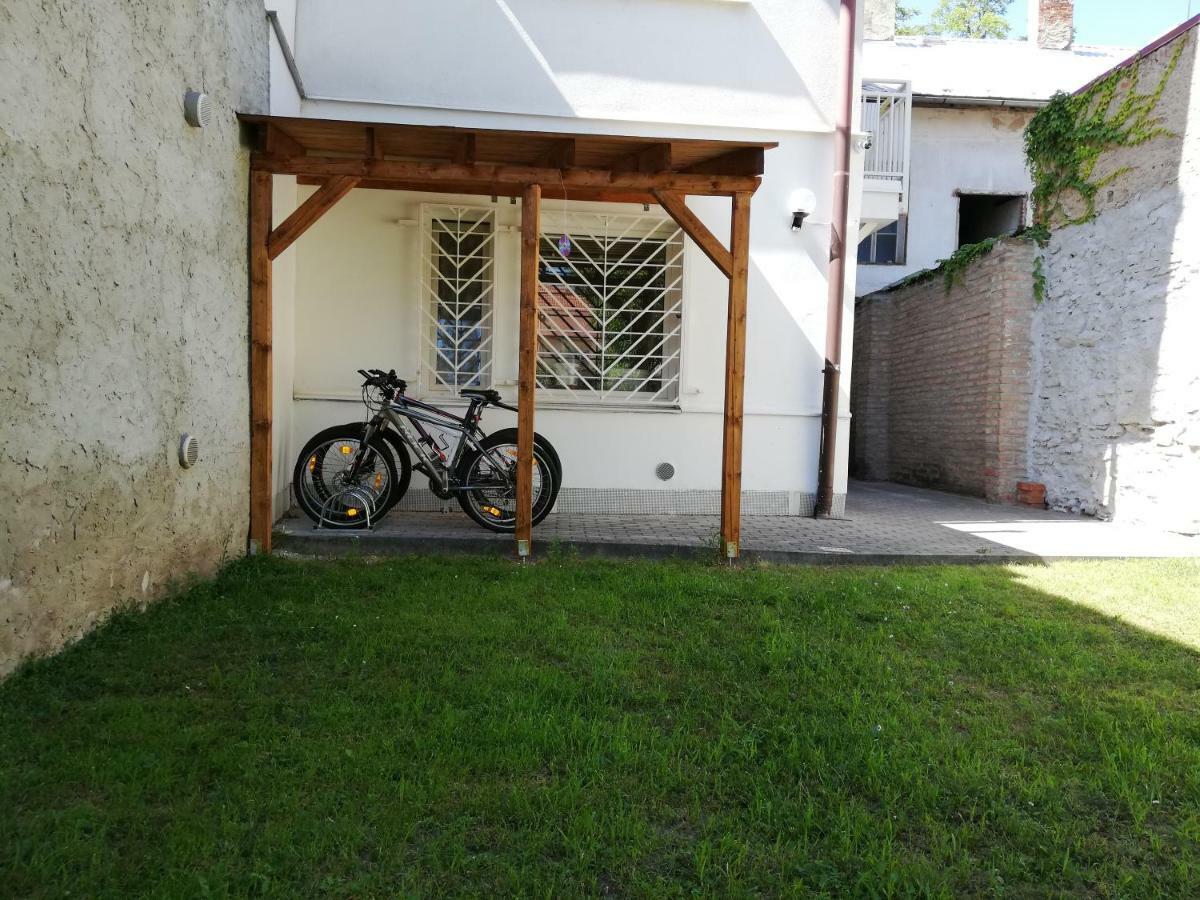 Pension U Kostela Cesky Brod Exterior foto